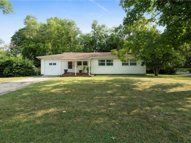 1306 NE COWDEN Drive, Gladstone, MO 64118 | MLS#2509182