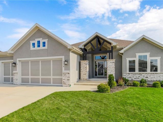 5974 N Oak Creek Court, Parkville, MO 64152 | MLS#2507299