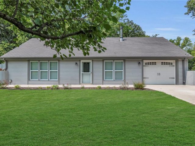 23520  INTERURBAN Road, Dearborn, MO 64439 | MLS#2500041