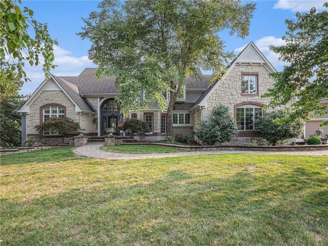 8021  Clearwater Drive, Parkville, MO 64152 | MLS#2501376