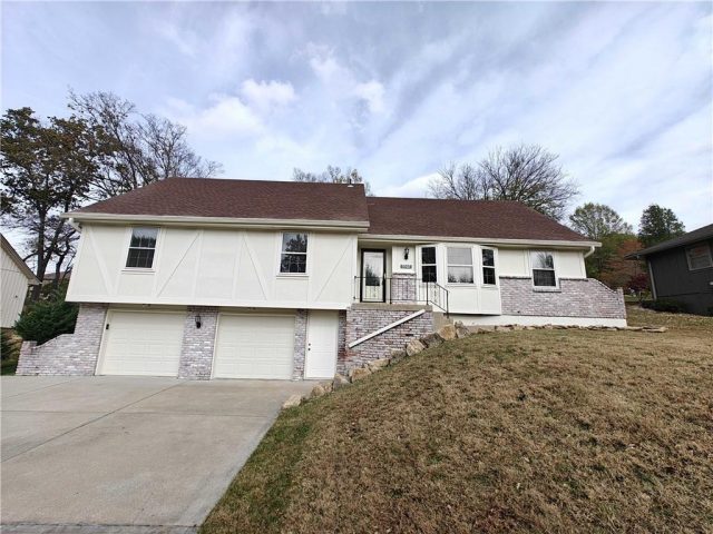 9302  76th Terrace, Kansas City, MO 64152 | MLS#2461768