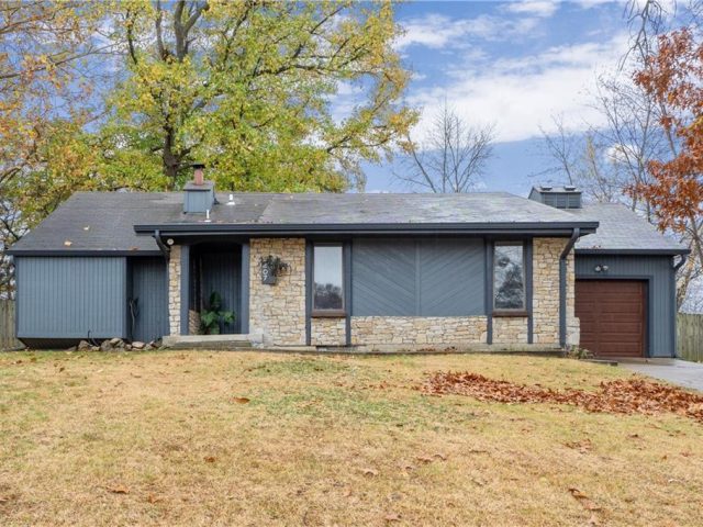 407 NE Moreland Drive, Oakwood Park, MO 64118 | MLS#2520378