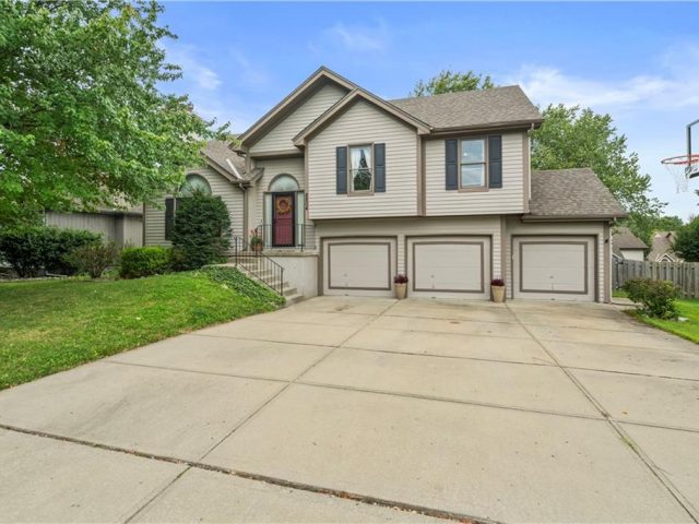 8804 N ANITA Avenue, Kansas City, MO 64154 | MLS#2505507