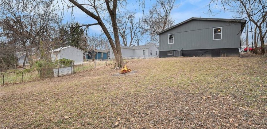 6407  Ravena Road, Pleasant Valley, MO 64068 | MLS#2524102