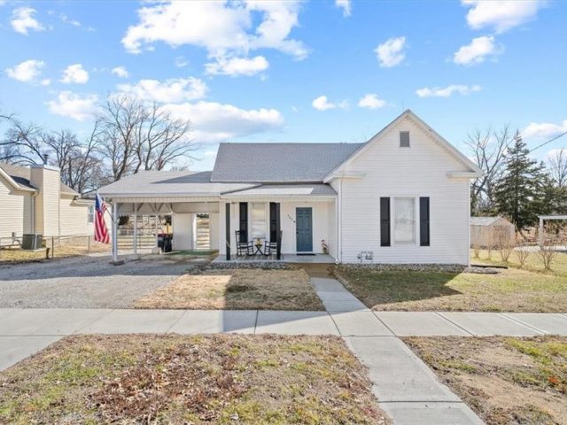 Homes for Sale in Kearney, MO 64060 | 207 E Washington Street