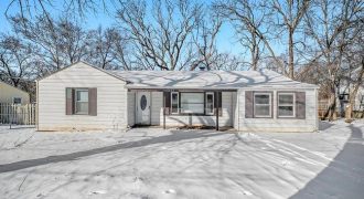 Homes for Sale in Kansas City, MO 64151 | 5642 N Amoret Avenue