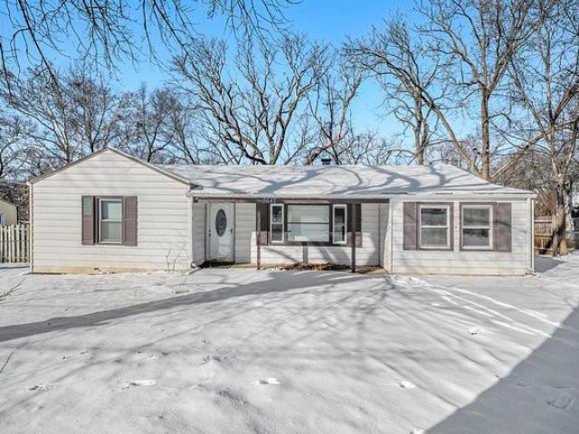 Homes for Sale in Kansas City, MO 64151 | 5642 N Amoret Avenue