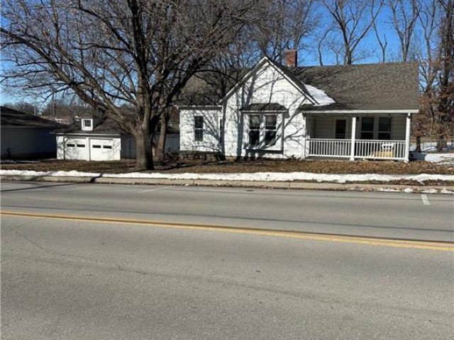 Homes for Sale in Smithville, MO 64089 | 328 E Main Street