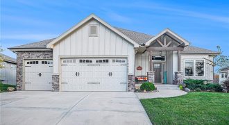 Homes for Sale in Parkville, MO 64152 | 14665  Thousand Oaks Place