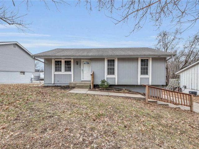 Homes for Sale in Gladstone, MO 64119 | 3215 NE 56th Terrace