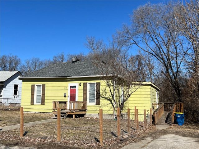 Homes for Sale in Liberty, MO 64068 | 212 W Shrader Street