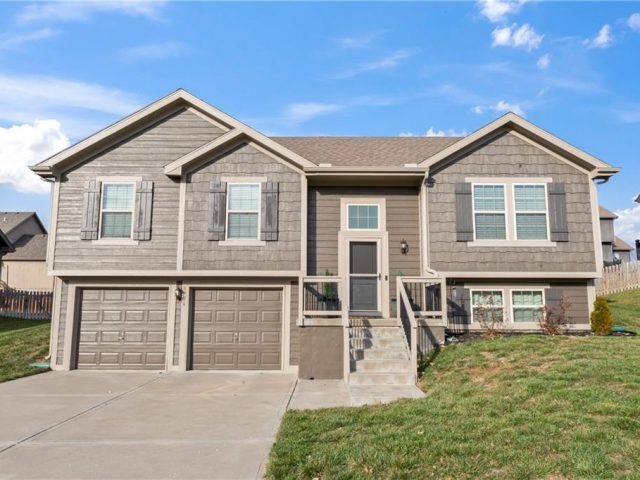 Homes for Sale in Kansas City, MO 64157 | 8926 NE 116th Place