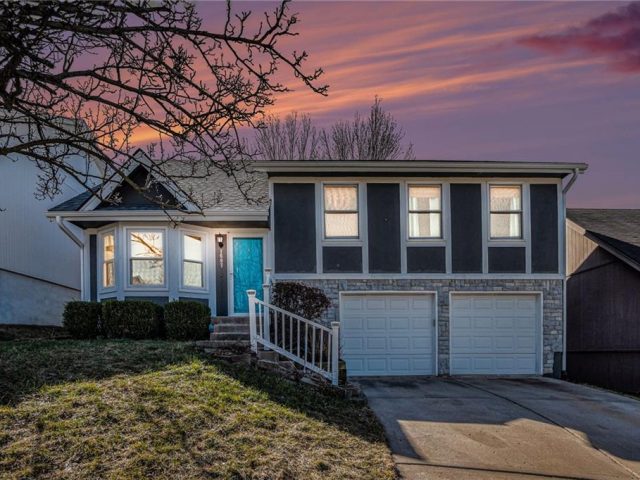 Homes for Sale in Kansas City, MO 64118 | 1607 NW 62nd Terrace