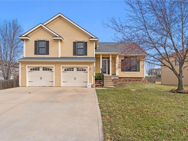 Homes for Sale in Kansas City, MO 64157 | 9004 NE 109th Terrace