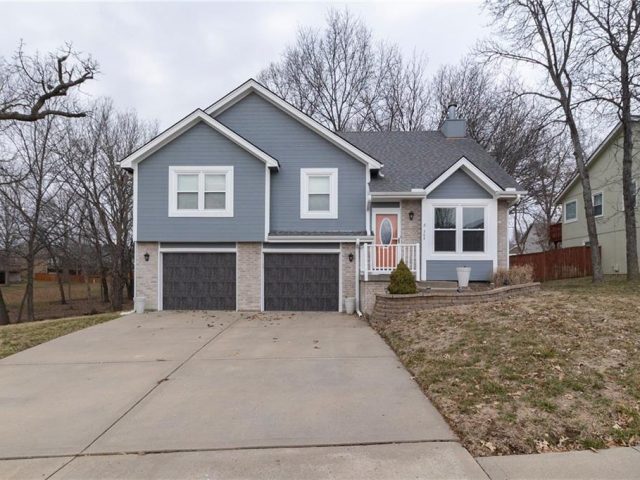 Homes for Sale in Smithville, MO 64089 | 304  Woodhaven Drive