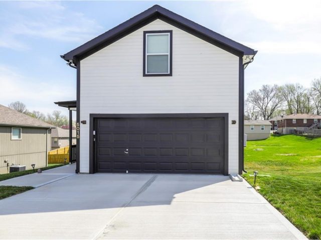 Homes for Sale in Kansas City, MO 64155 | 11214 N Oak Trafficway