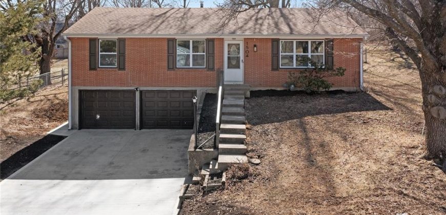 Homes for Sale in Liberty, MO 64068 | 1504  Thompson Avenue