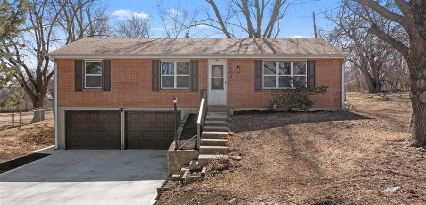 Homes for Sale in Liberty, MO 64068 | 1504  Thompson Avenue