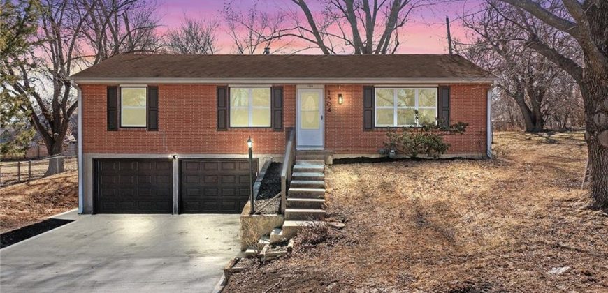 Homes for Sale in Liberty, MO 64068 | 1504  Thompson Avenue