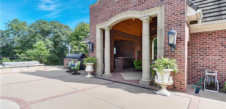 Homes for Sale in Parkville, MO 64152 | 6001  Julian Drive