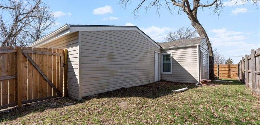 Homes for Sale in Gladstone, MO 64118 | 2 NE 62nd Street