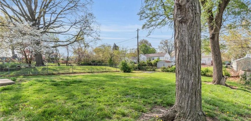 Homes for Sale in Gladstone, MO 64118 | 2411 NE 60th Street
