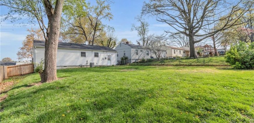 Homes for Sale in Gladstone, MO 64118 | 2411 NE 60th Street
