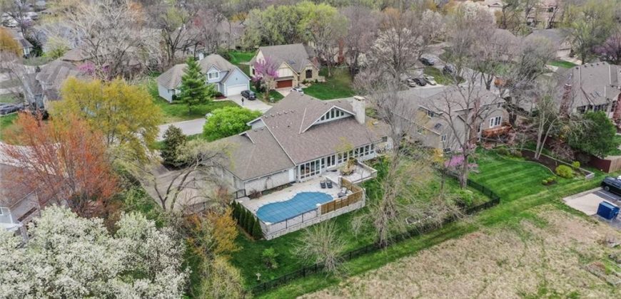 Homes for Sale in Gladstone, MO 64119 | 115 W Woodlands Drive