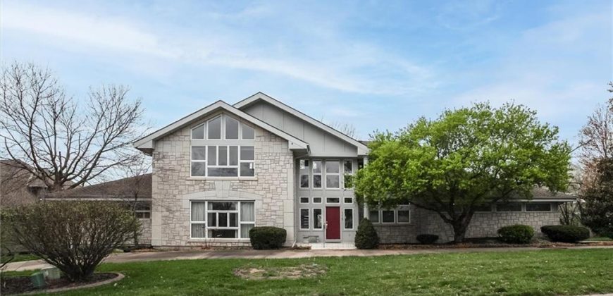 Homes for Sale in Gladstone, MO 64119 | 115 W Woodlands Drive