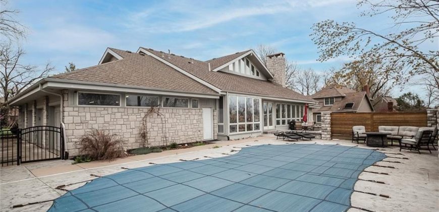 Homes for Sale in Gladstone, MO 64119 | 115 W Woodlands Drive