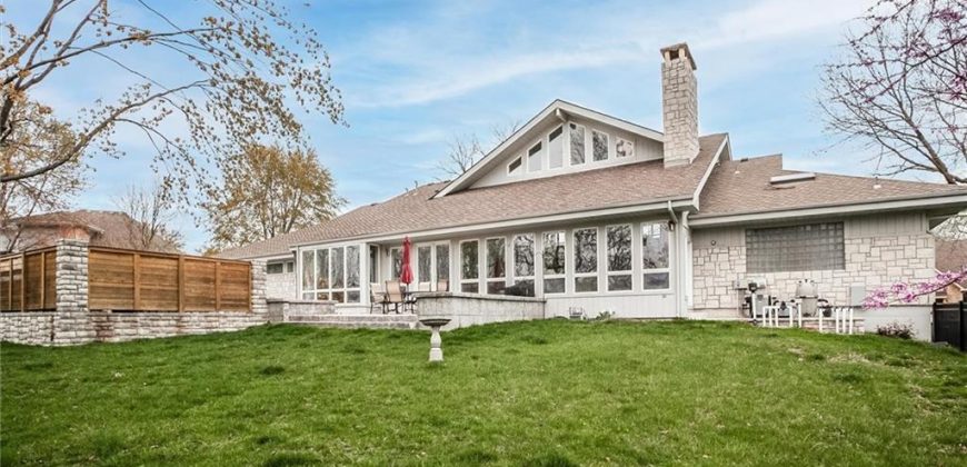Homes for Sale in Gladstone, MO 64119 | 115 W Woodlands Drive