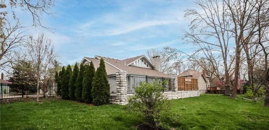 Homes for Sale in Gladstone, MO 64119 | 115 W Woodlands Drive
