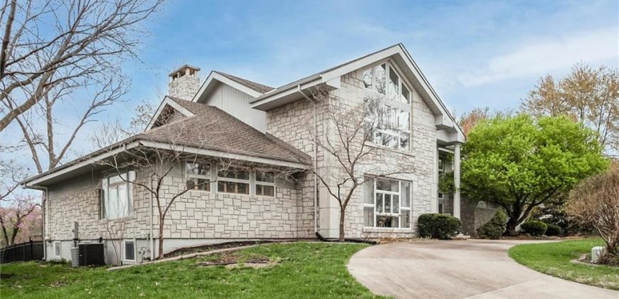 Homes for Sale in Gladstone, MO 64119 | 115 W Woodlands Drive