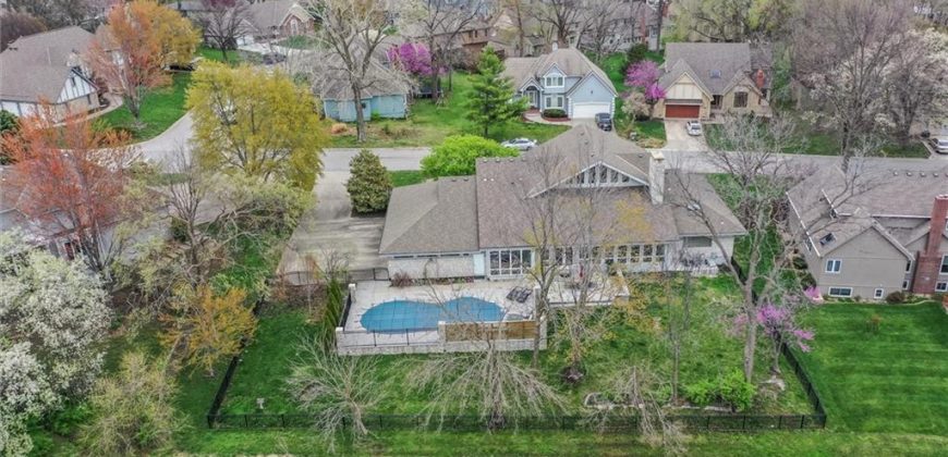 Homes for Sale in Gladstone, MO 64119 | 115 W Woodlands Drive