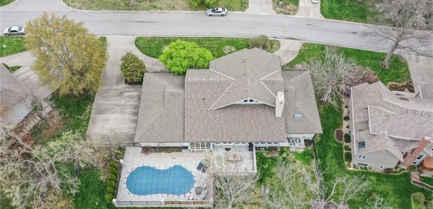 Homes for Sale in Gladstone, MO 64119 | 115 W Woodlands Drive