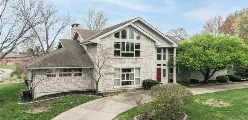 Homes for Sale in Gladstone, MO 64119 | 115 W Woodlands Drive