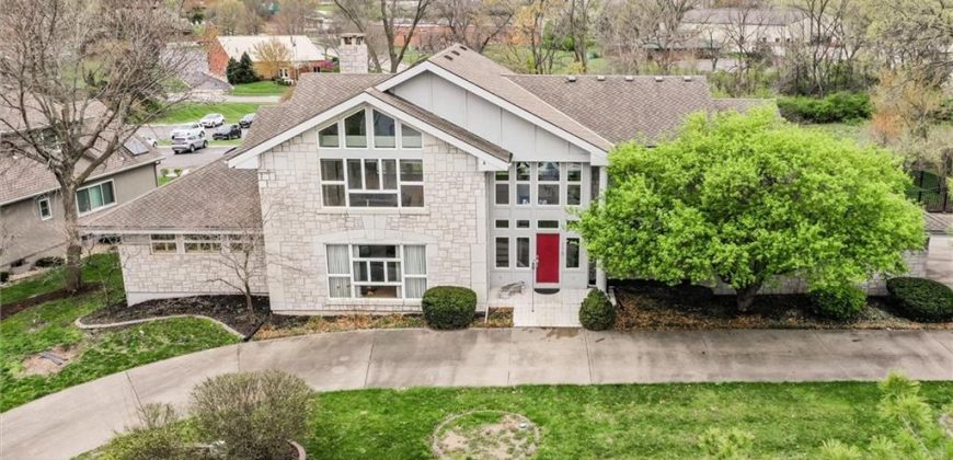 Homes for Sale in Gladstone, MO 64119 | 115 W Woodlands Drive