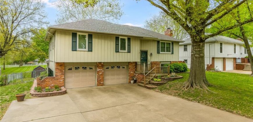 Homes for Sale in Gladstone, MO 64118 | 7204 N Park Avenue