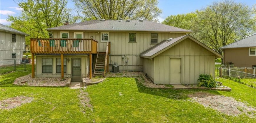 Homes for Sale in Gladstone, MO 64118 | 7204 N Park Avenue
