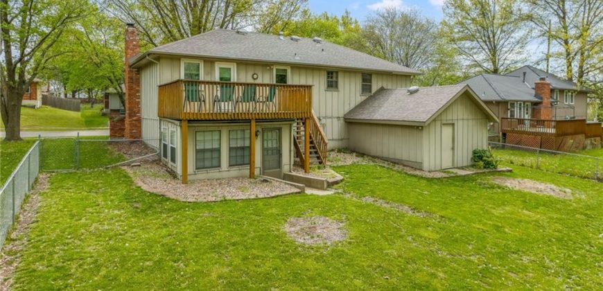Homes for Sale in Gladstone, MO 64118 | 7204 N Park Avenue