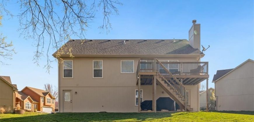 Homes for Sale in Smithville, MO 64089 | 301  Amesbury Drive