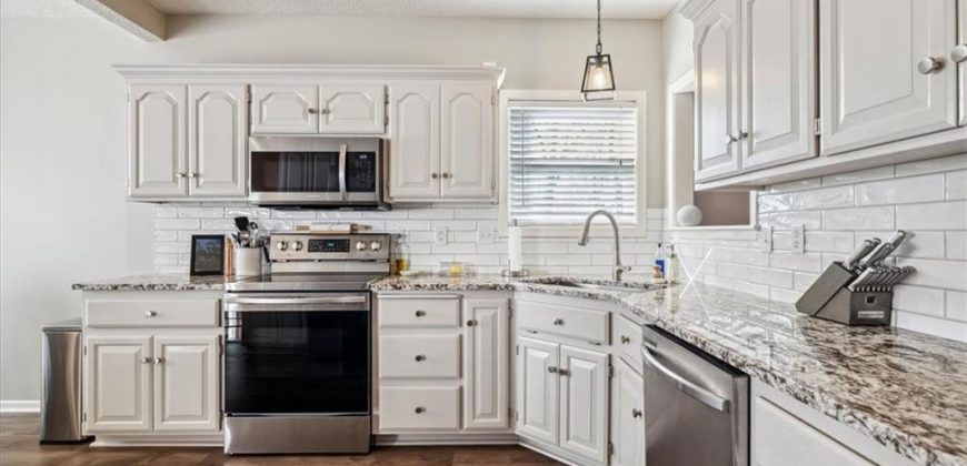 Homes for Sale in Smithville, MO 64089 | 301  Amesbury Drive