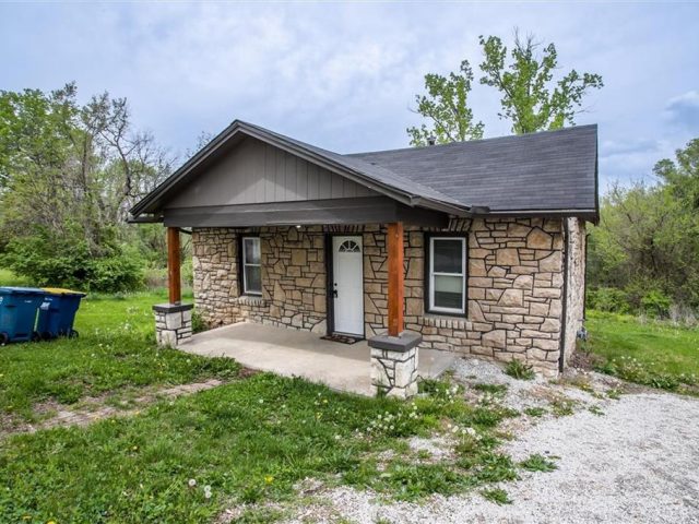 Homes for Sale in Excelsior Springs, MO 64024 | 702  Centralia Street