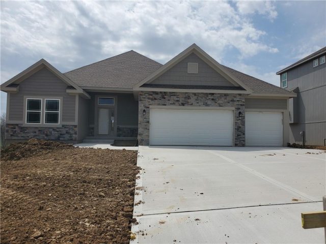 Homes for Sale in Kansas City, MO 64156 | 7015 NE 103rd Street