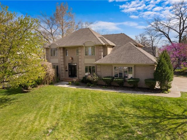 Homes for Sale in Gladstone, MO 64119 | 132  The Woodlands Drive