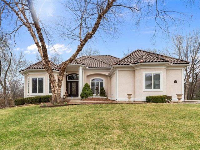 Homes for Sale in Kansas City, MO 64116 | 4405 N Hickory Lane