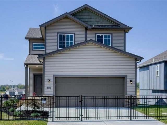 Homes for Sale in Kansas City, MO 64154 | 9634 N Colrain Avenue