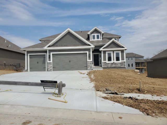 Homes for Sale in Kansas City, MO 64156 | 7004 NE 102nd Court