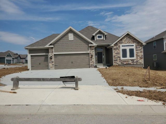 Homes for Sale in Kansas City, MO 64156 | 7000 NE 102nd Court