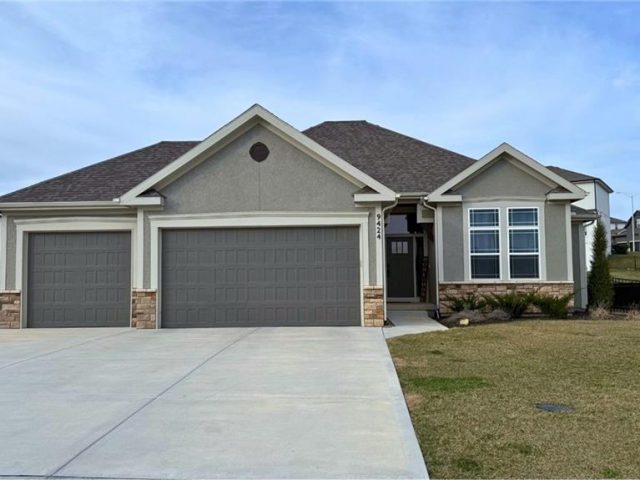 Homes for Sale in Kansas City, MO 64155 | 9424 N Belleview Avenue